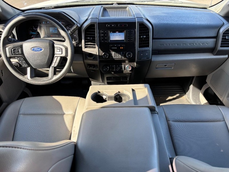 Ford Super Duty F-350 DRW Vehicle Full-screen Gallery Image 10