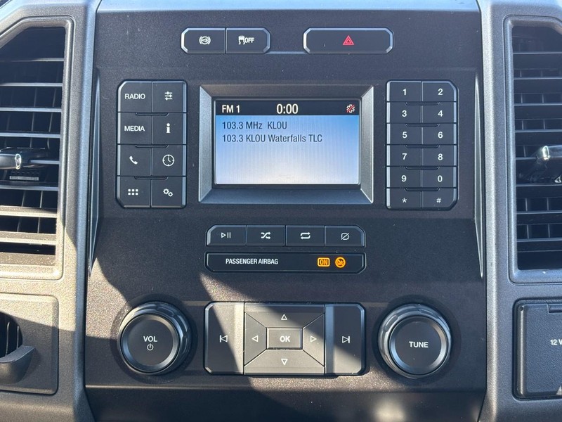 Ford Super Duty F-350 DRW Vehicle Full-screen Gallery Image 12