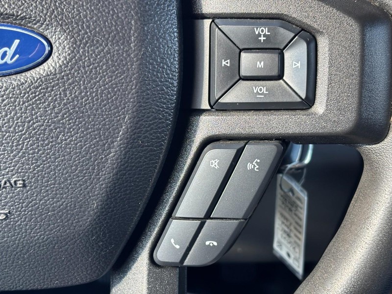 Ford Super Duty F-350 DRW Vehicle Full-screen Gallery Image 17