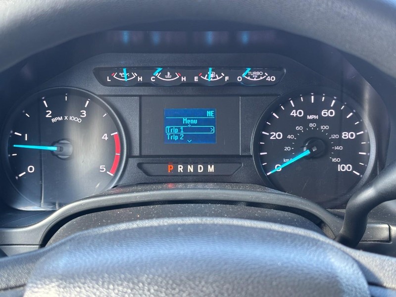 Ford Super Duty F-350 DRW Vehicle Full-screen Gallery Image 18