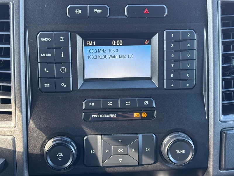 Ford Super Duty F-350 DRW Vehicle Full-screen Gallery Image 19