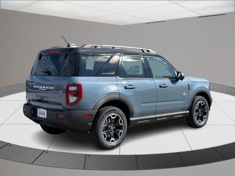 Ford Bronco Sport Vehicle Full-screen Gallery Image 03