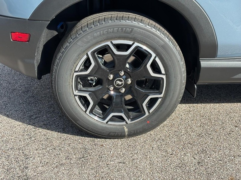 Ford Bronco Sport Vehicle Full-screen Gallery Image 04