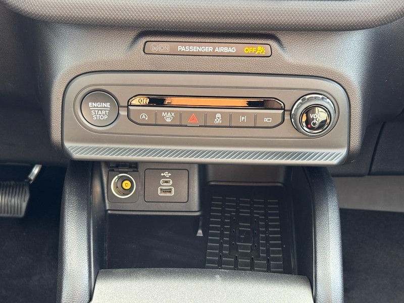 Ford Bronco Sport Vehicle Full-screen Gallery Image 09