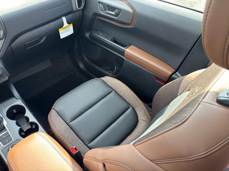 Ford Bronco Sport Vehicle Full-screen Gallery Image 10