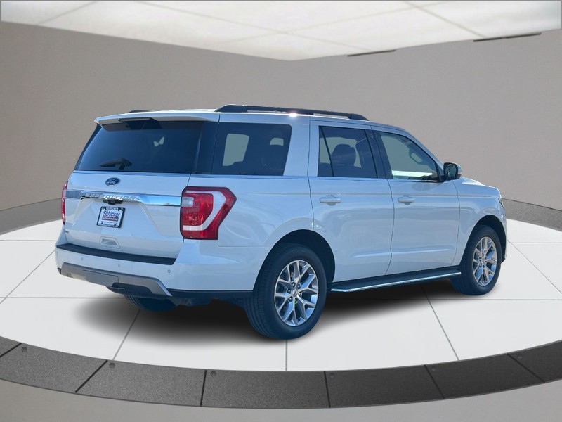 Ford Expedition Vehicle Full-screen Gallery Image 03