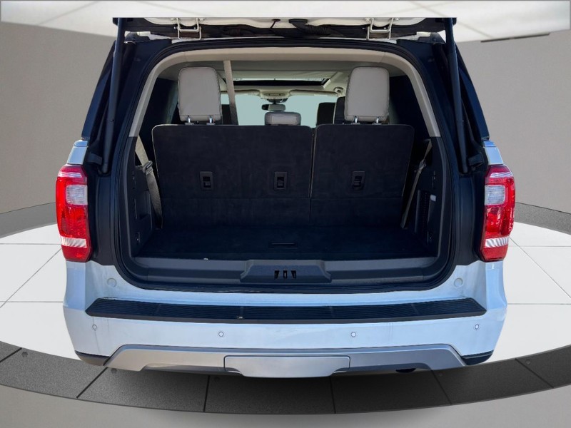 Ford Expedition Vehicle Full-screen Gallery Image 04