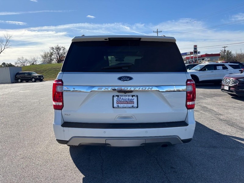 Ford Expedition Vehicle Full-screen Gallery Image 05