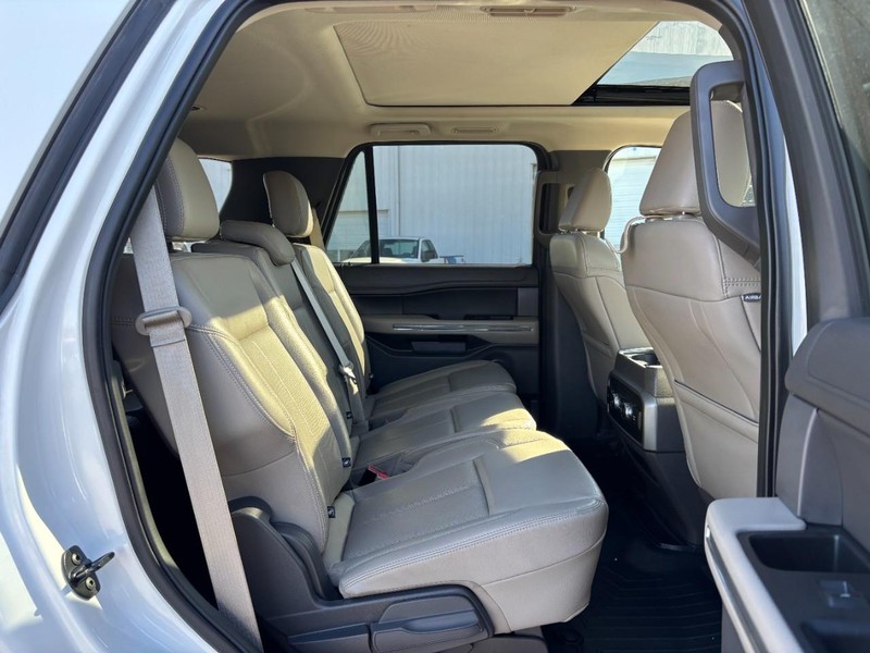Ford Expedition Vehicle Full-screen Gallery Image 10