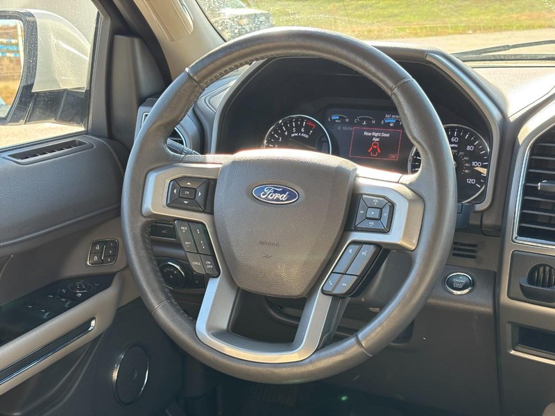 Ford Expedition Vehicle Full-screen Gallery Image 13