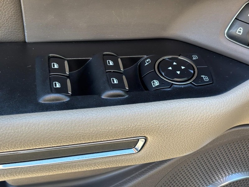 Ford Expedition Vehicle Full-screen Gallery Image 25