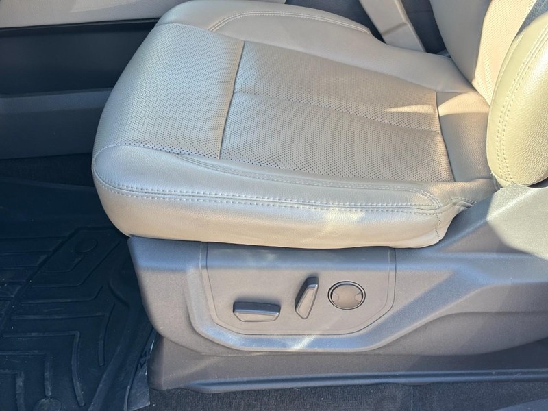 Ford Expedition Vehicle Full-screen Gallery Image 27