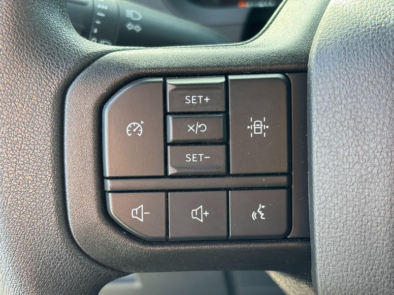 Ford F-150 Vehicle Full-screen Gallery Image 12