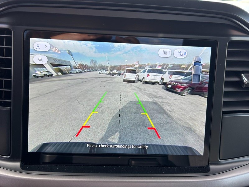 Ford F-150 Vehicle Full-screen Gallery Image 16