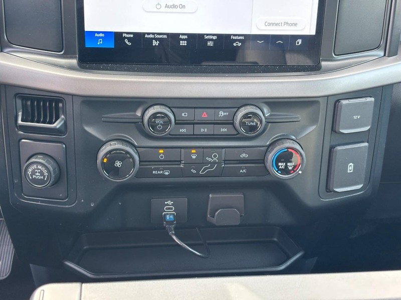 Ford F-150 Vehicle Full-screen Gallery Image 17