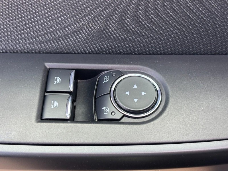 Ford F-150 Vehicle Full-screen Gallery Image 18