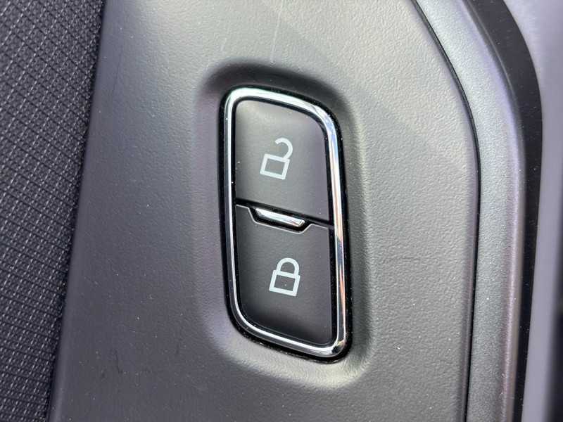 Ford F-150 Vehicle Full-screen Gallery Image 19