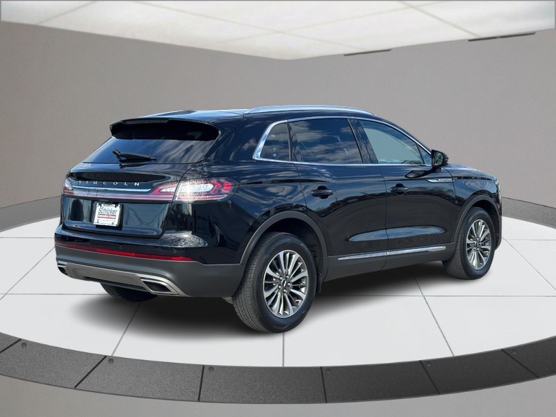 Lincoln Nautilus Vehicle Full-screen Gallery Image 03