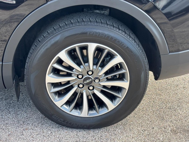 Lincoln Nautilus Vehicle Full-screen Gallery Image 07