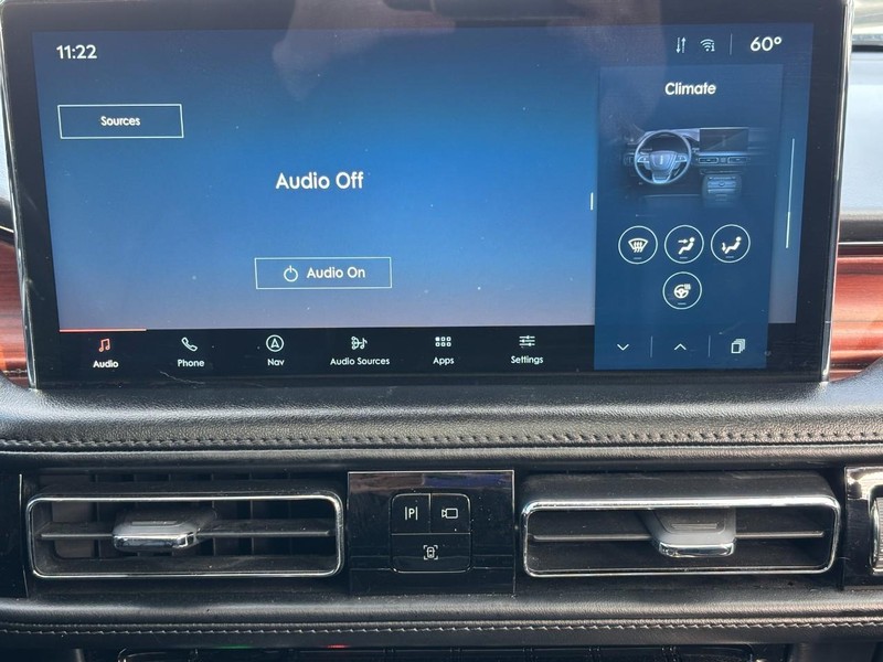 Lincoln Nautilus Vehicle Full-screen Gallery Image 13