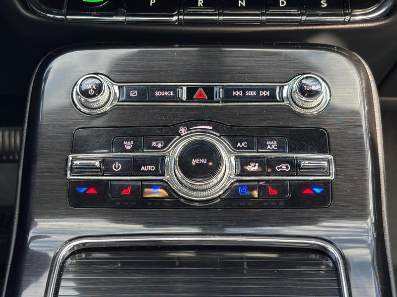 Lincoln Nautilus Vehicle Full-screen Gallery Image 15