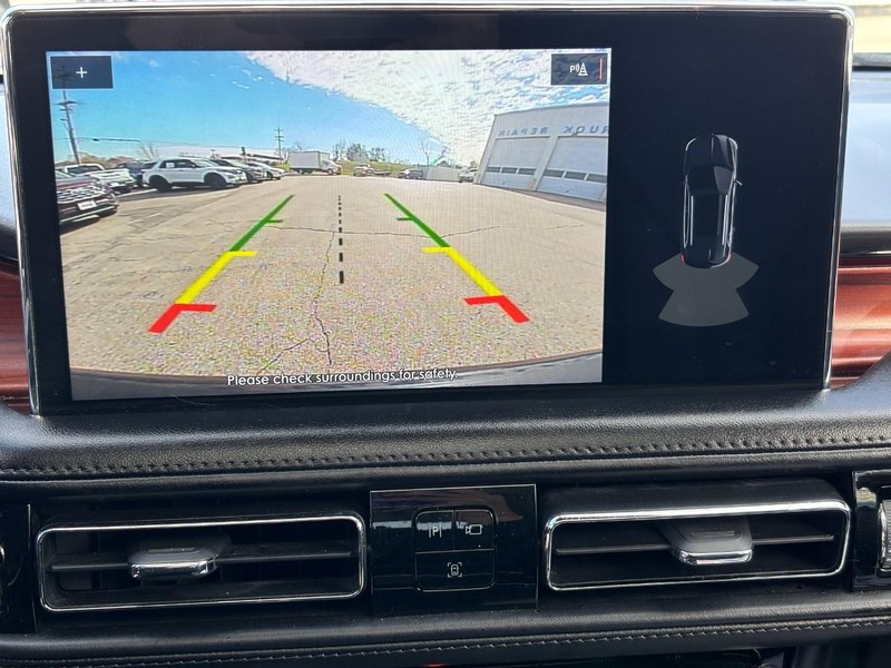 Lincoln Nautilus Vehicle Full-screen Gallery Image 22