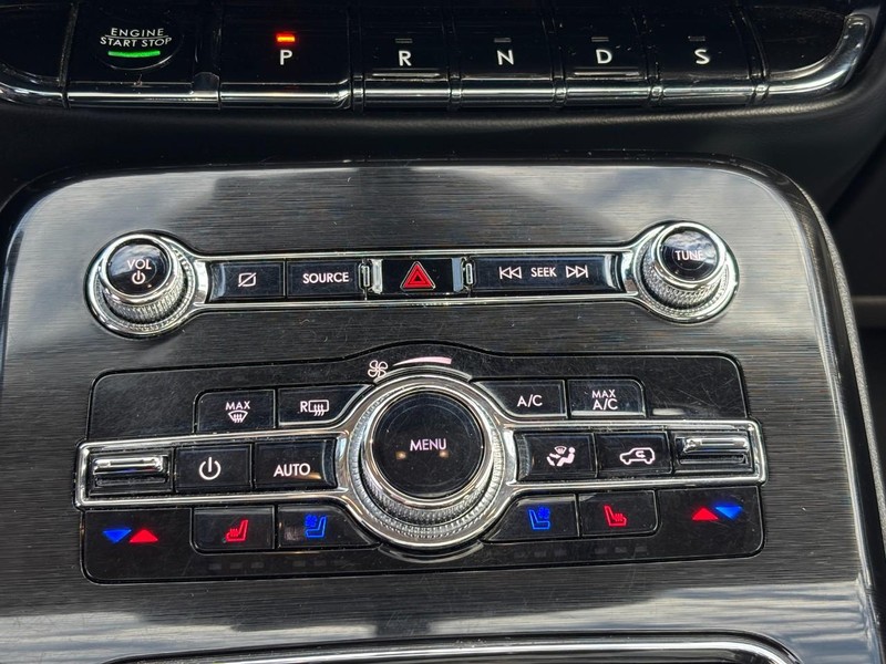 Lincoln Nautilus Vehicle Full-screen Gallery Image 24