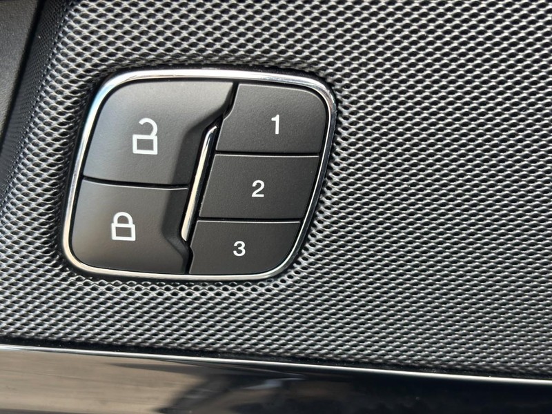 Lincoln Nautilus Vehicle Full-screen Gallery Image 26