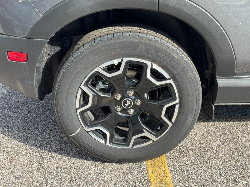 Ford Bronco Sport Vehicle Full-screen Gallery Image 04