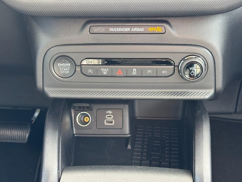 Ford Bronco Sport Vehicle Full-screen Gallery Image 09