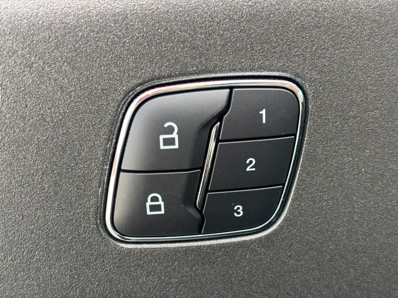 Ford Bronco Sport Vehicle Full-screen Gallery Image 20