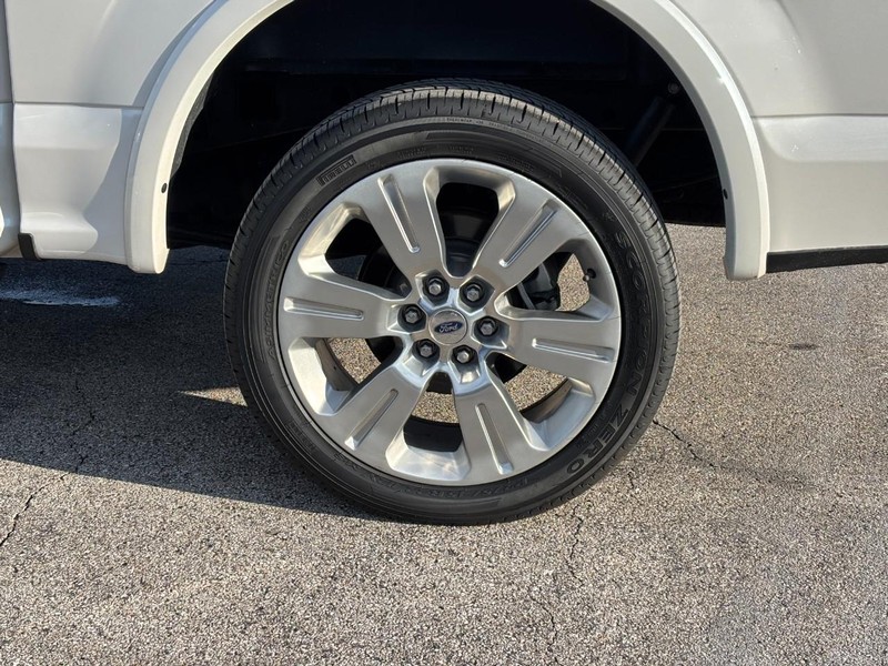 Ford F-150 Vehicle Full-screen Gallery Image 07