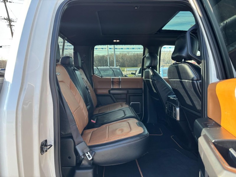 Ford F-150 Vehicle Full-screen Gallery Image 10