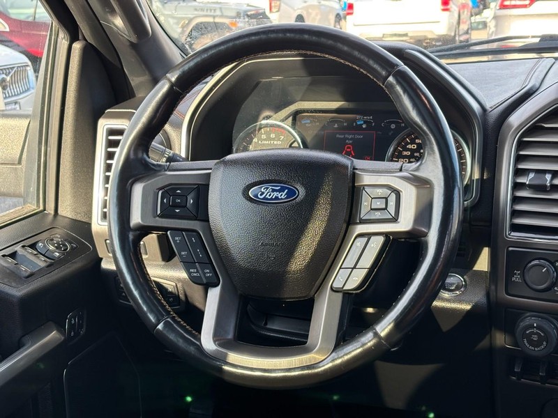 Ford F-150 Vehicle Full-screen Gallery Image 12
