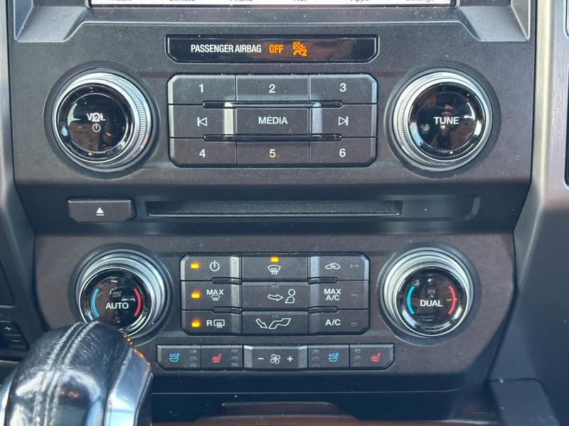 Ford F-150 Vehicle Full-screen Gallery Image 14