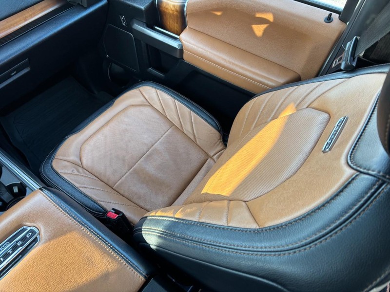 Ford F-150 Vehicle Full-screen Gallery Image 15