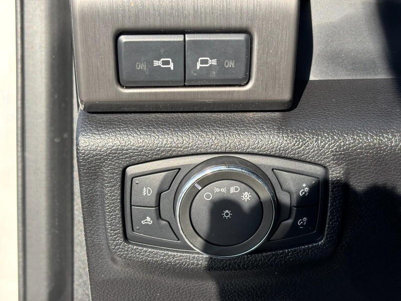 Ford F-150 Vehicle Full-screen Gallery Image 16