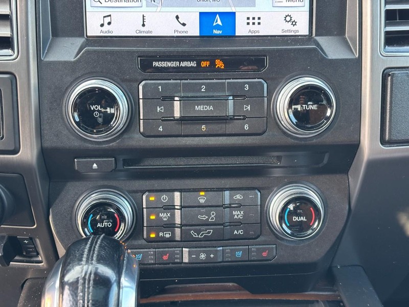 Ford F-150 Vehicle Full-screen Gallery Image 23