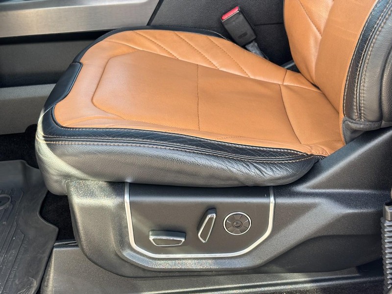 Ford F-150 Vehicle Full-screen Gallery Image 26