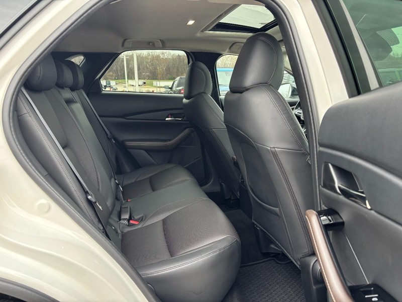 Mazda CX-30 Vehicle Full-screen Gallery Image 10