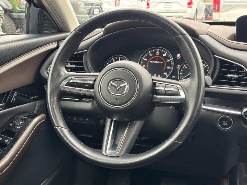 Mazda CX-30 Vehicle Full-screen Gallery Image 12