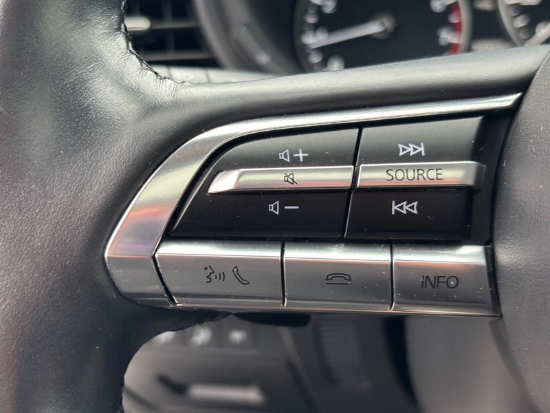 Mazda CX-30 Vehicle Full-screen Gallery Image 17