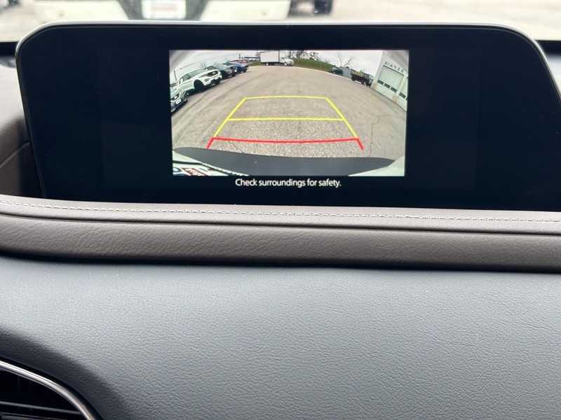 Mazda CX-30 Vehicle Full-screen Gallery Image 21