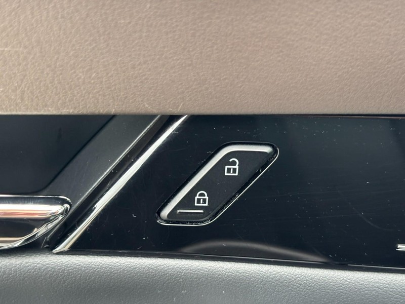 Mazda CX-30 Vehicle Full-screen Gallery Image 24