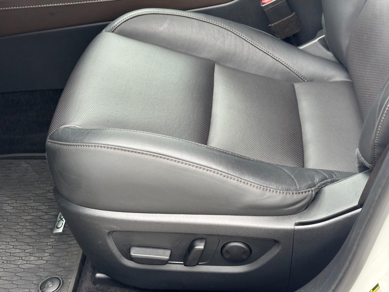 Mazda CX-30 Vehicle Full-screen Gallery Image 25