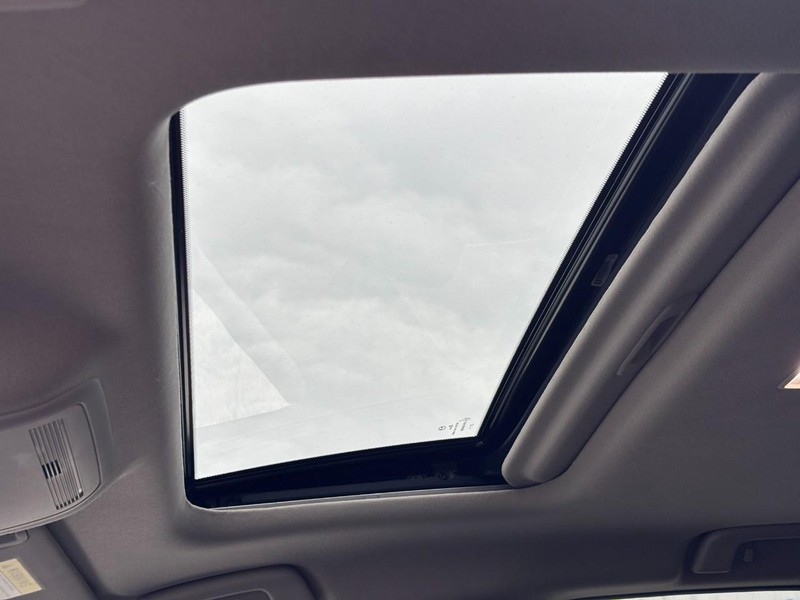 Mazda CX-30 Vehicle Full-screen Gallery Image 26