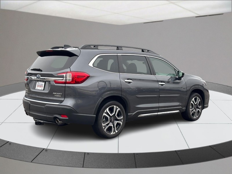 Subaru Ascent Vehicle Full-screen Gallery Image 03