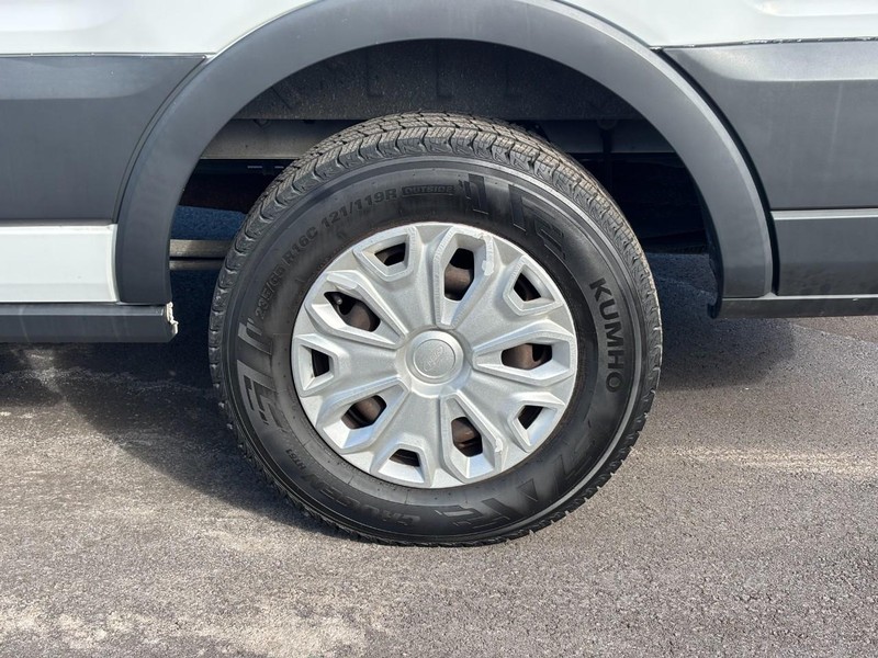 Ford Transit Wagon Vehicle Full-screen Gallery Image 06