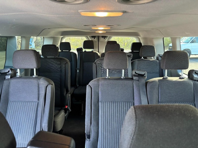 Ford Transit Wagon Vehicle Full-screen Gallery Image 10