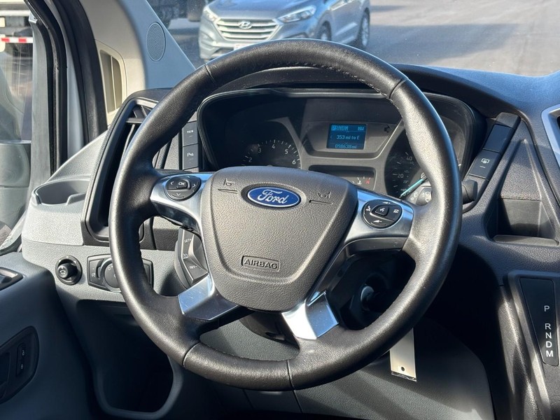 Ford Transit Wagon Vehicle Full-screen Gallery Image 12